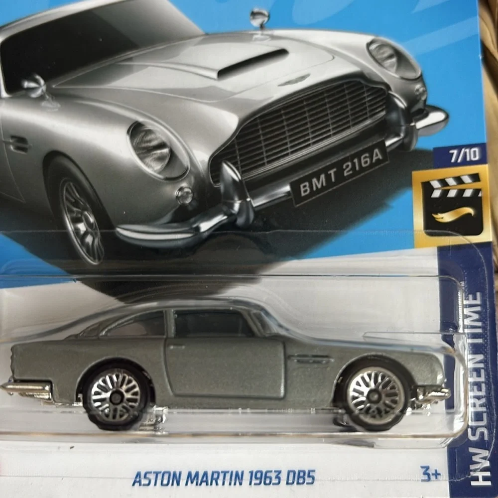 Hot Wheels Aston Martin 1963 DB5 60 Years Goldfinger James Bond Collectible Car